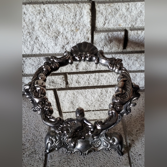 1940's Silver plated cherub vanity adjustable mirror in excellent condition! - Picture 2 of 6